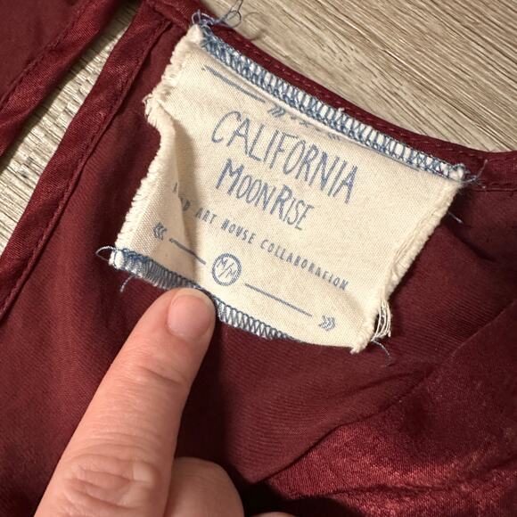 California Moonrise wine red satin bell sleeve romper plunging v neckline Medium - Picture 3 of 7